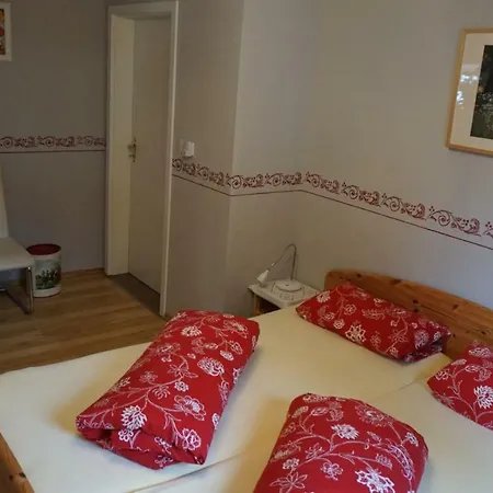 Ott Apartment *